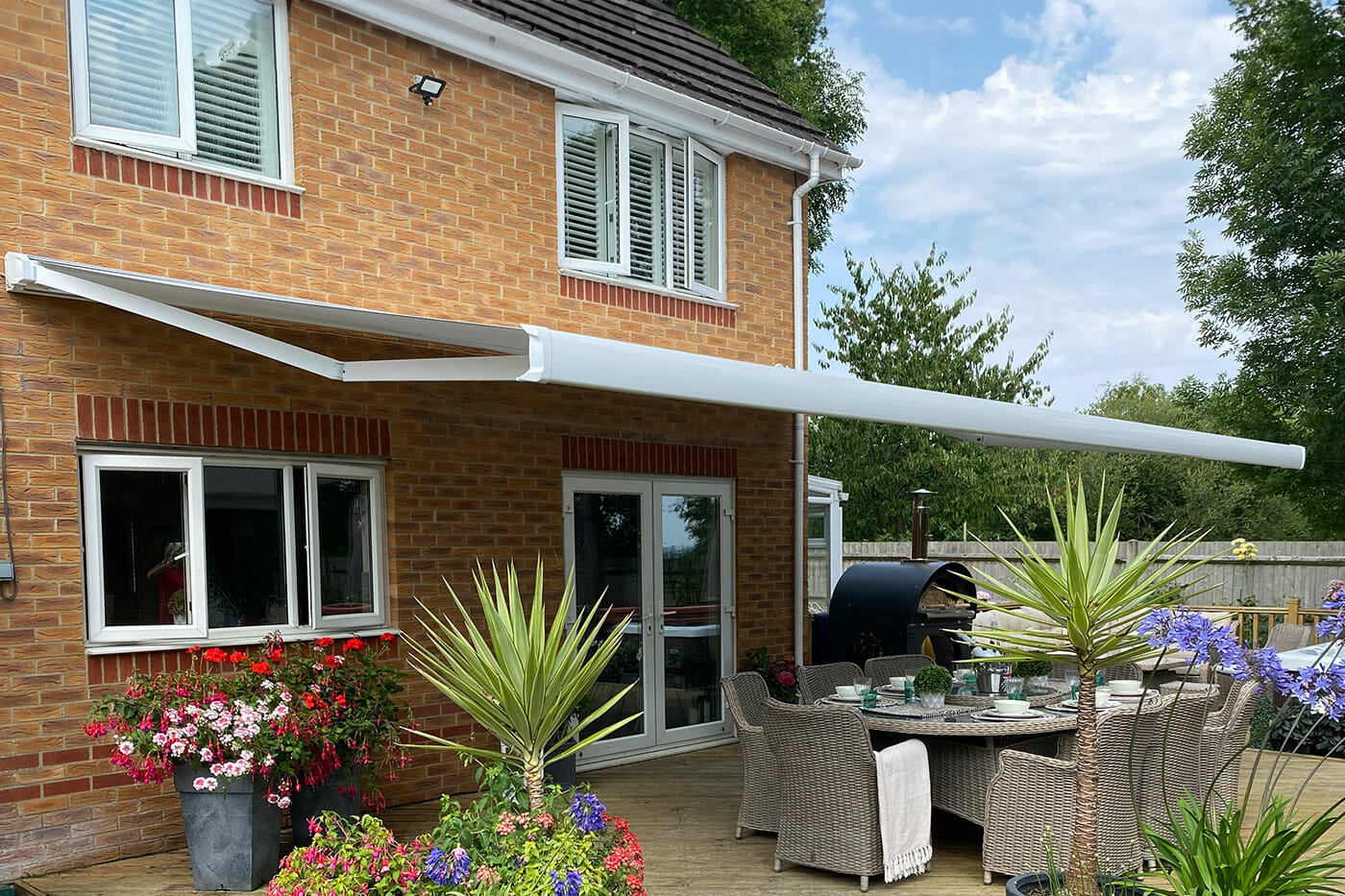 Awnings Hampshire, Surrey, Berkshire, Sussex | Patio Awnings